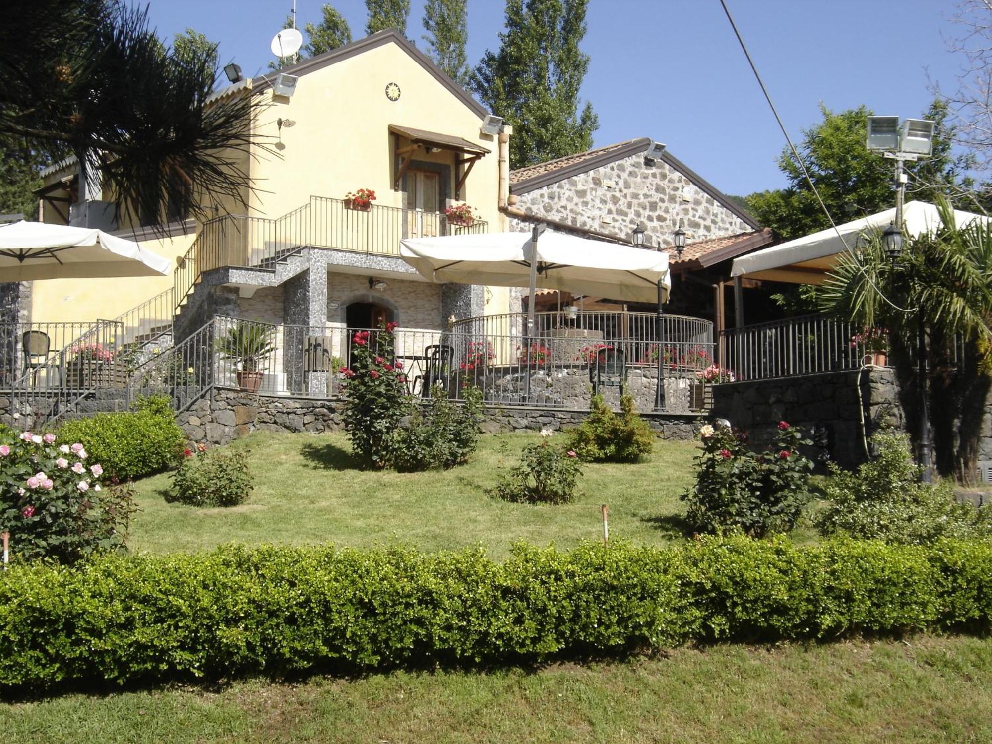 Ai Vecchi Crateri Pensionat SantʼAlfio Exteriör bild
